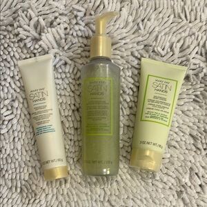 Mary Kay Satin Hands Set